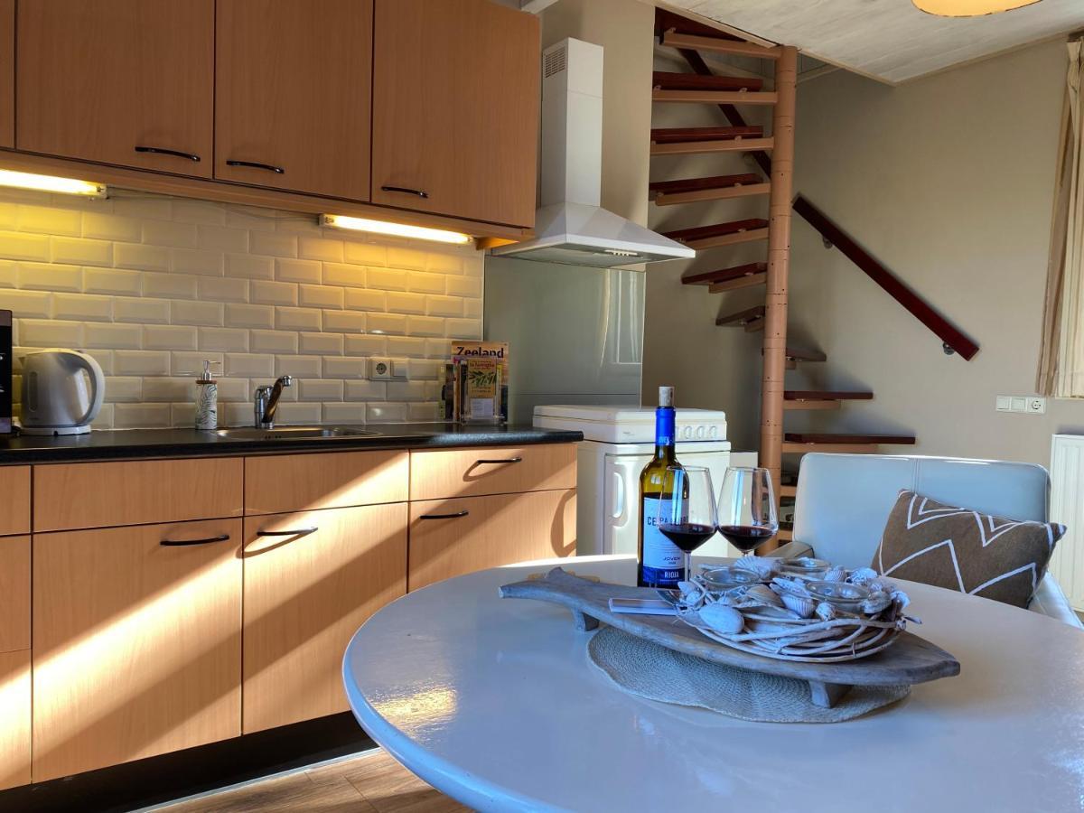 T Huuske Tuinappartement Met Fantastisch Uitzicht, Nabij Zee Zonnemaire ภายนอก รูปภาพ